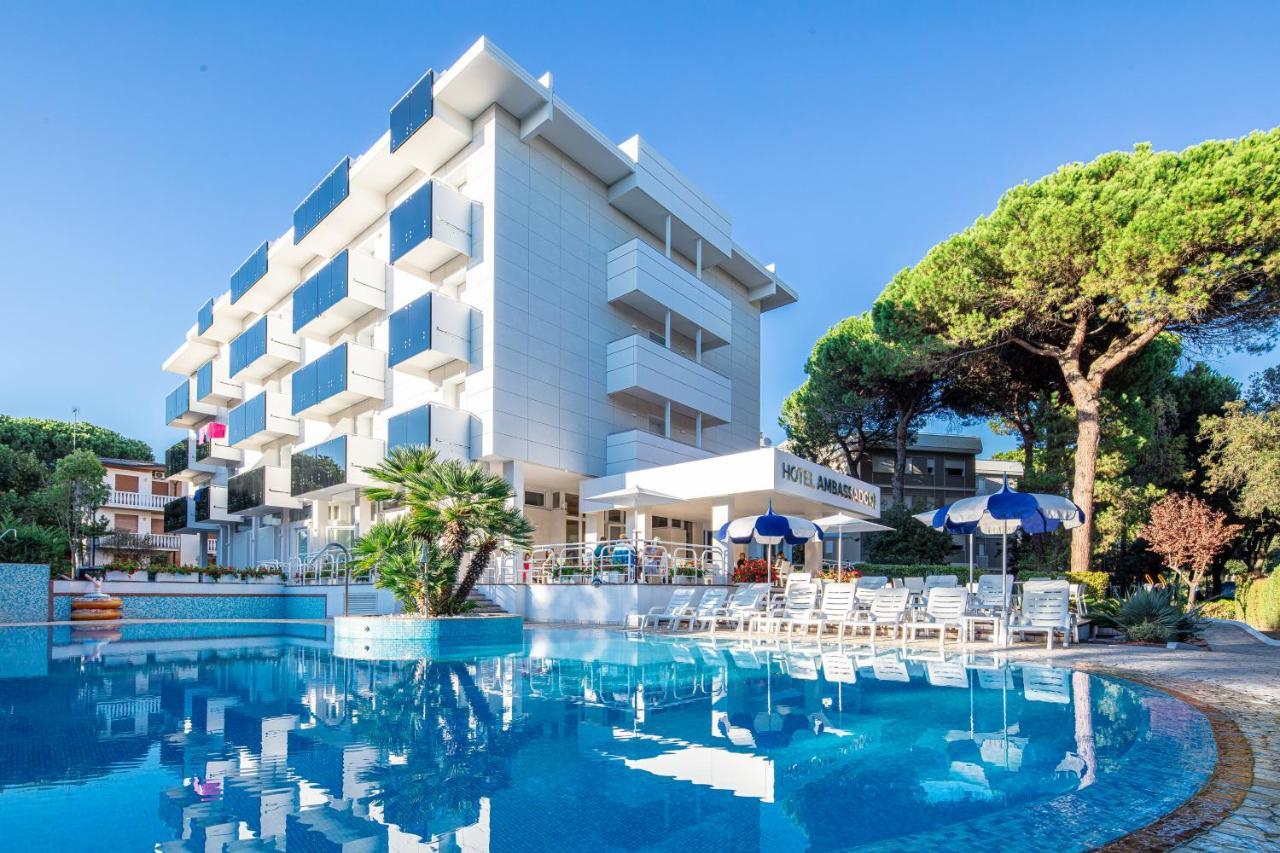 Hotel Ambassador Meuble Lignano Sabbiadoro Ngoại thất bức ảnh