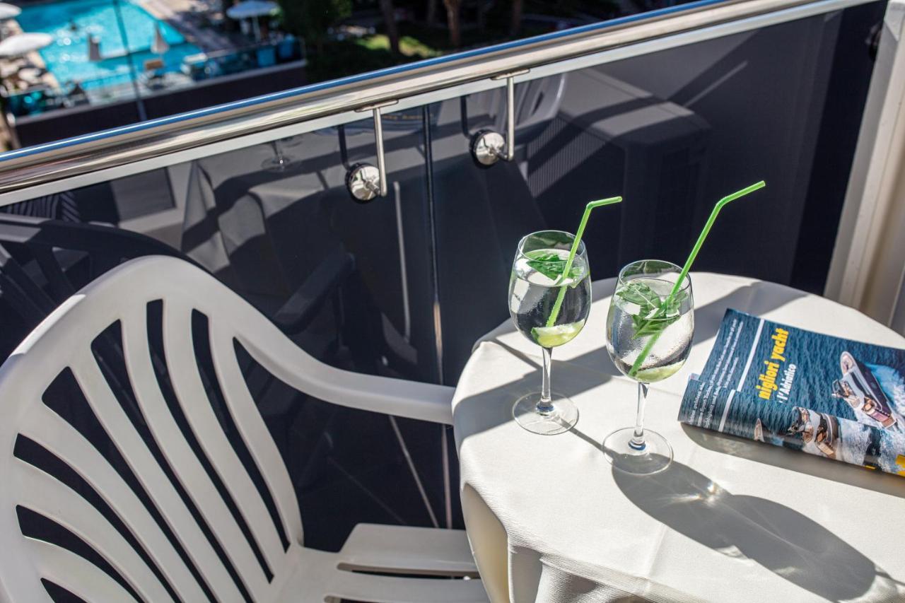 Hotel Ambassador Meuble Lignano Sabbiadoro Ngoại thất bức ảnh