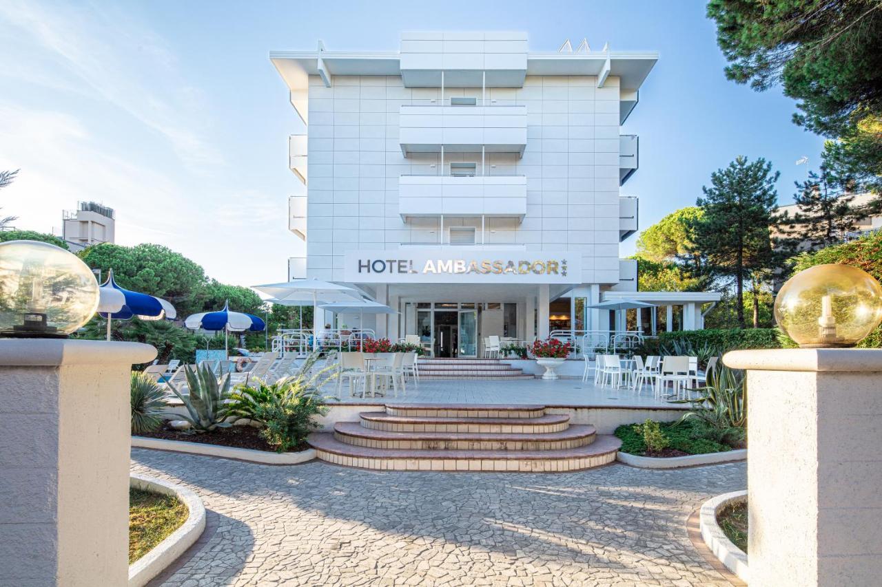 Hotel Ambassador Meuble Lignano Sabbiadoro Ngoại thất bức ảnh