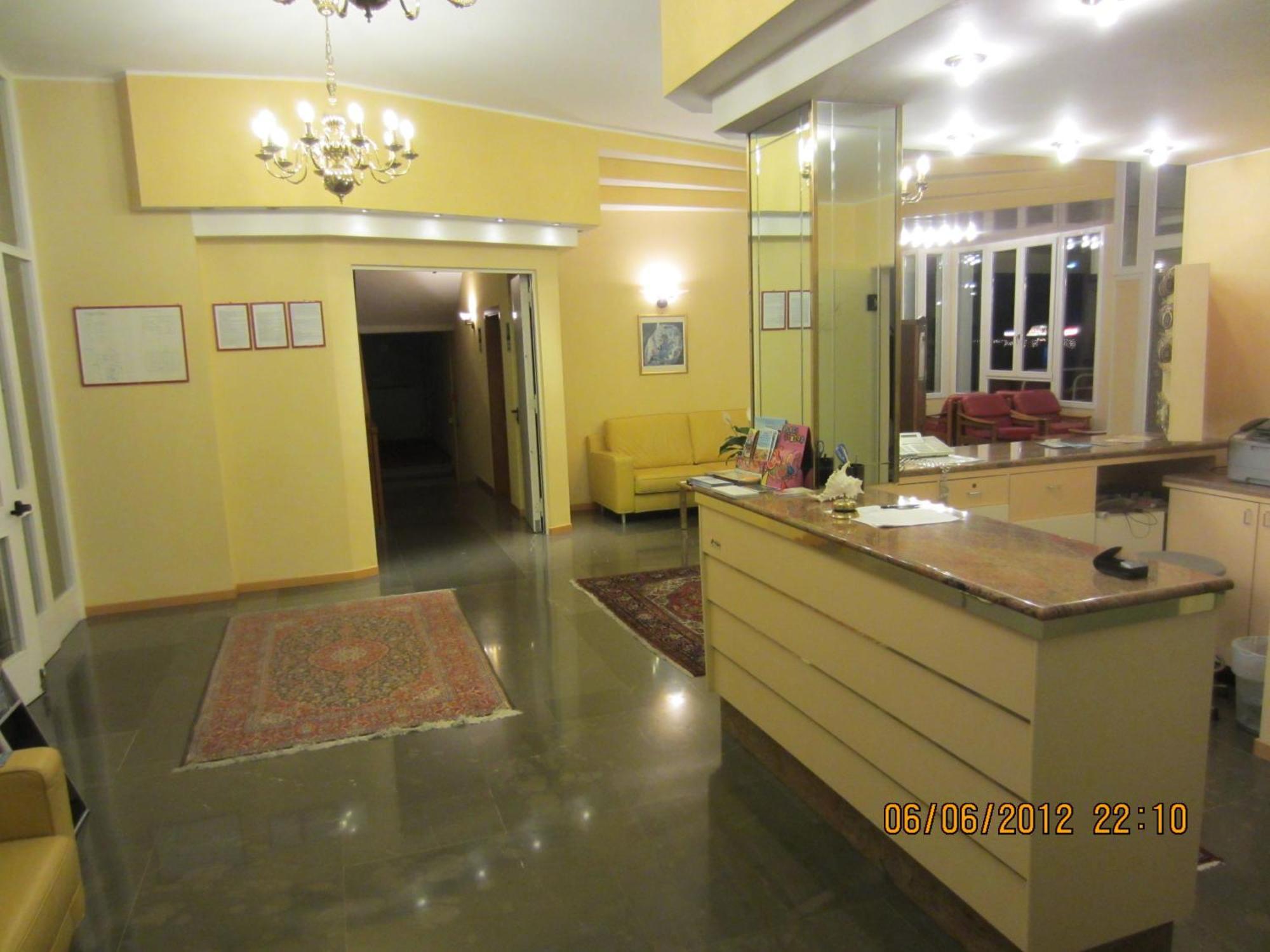 Hotel Ambassador Meuble Lignano Sabbiadoro Ngoại thất bức ảnh
