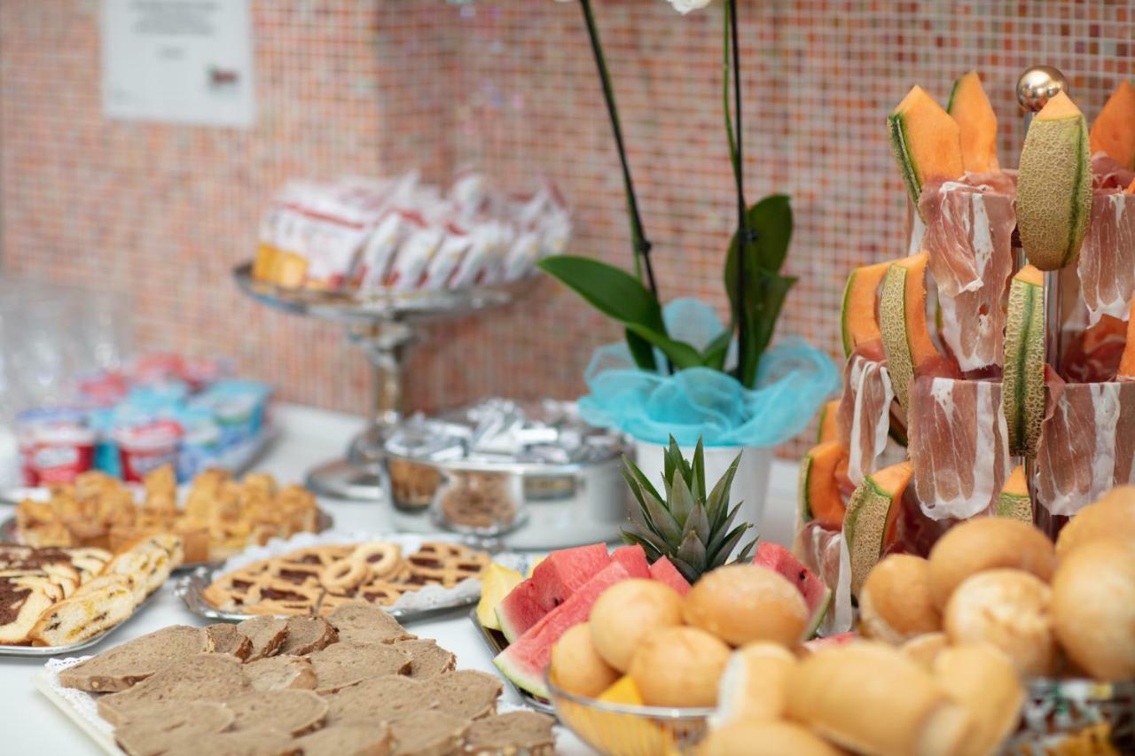 Hotel Ambassador Meuble Lignano Sabbiadoro Ngoại thất bức ảnh