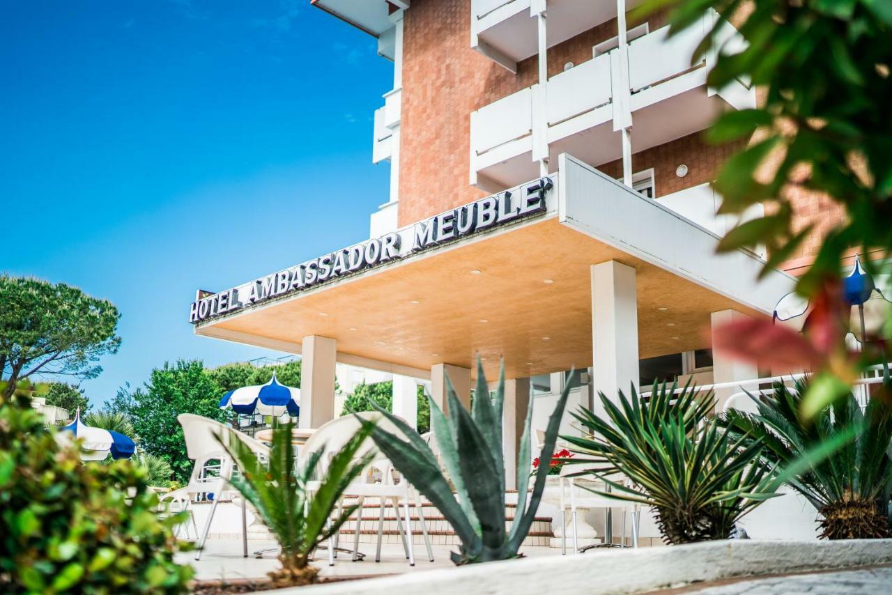 Hotel Ambassador Meuble Lignano Sabbiadoro Ngoại thất bức ảnh